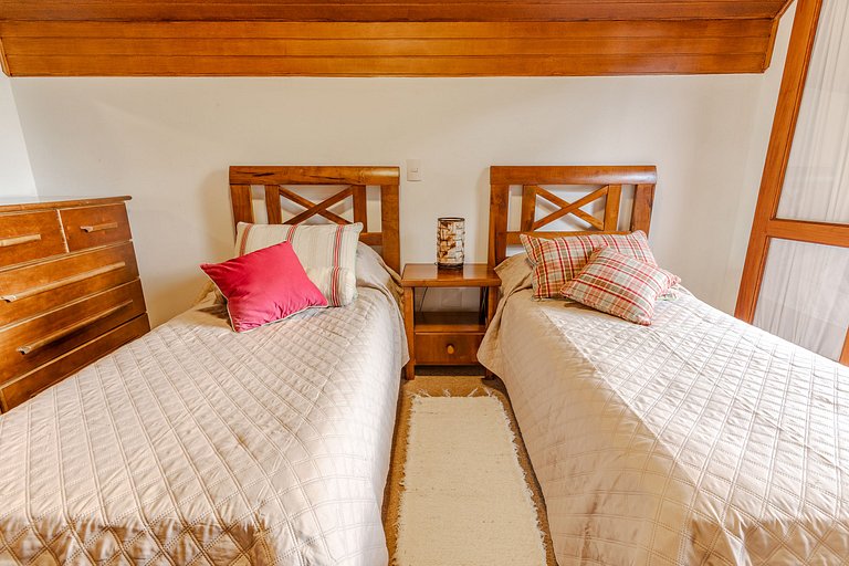 Apto no Capivari -032- Campos do Jordão/SP