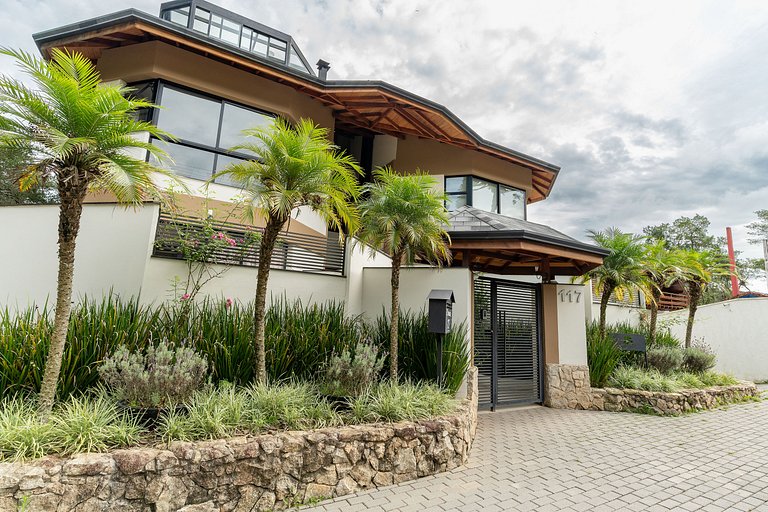 Lindo Apto no centro de Monte Verde/MG