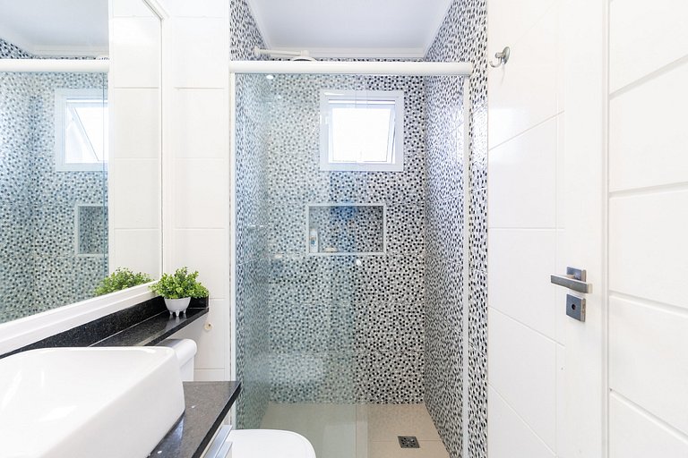 Moderno apartamento na Praia da Enseada