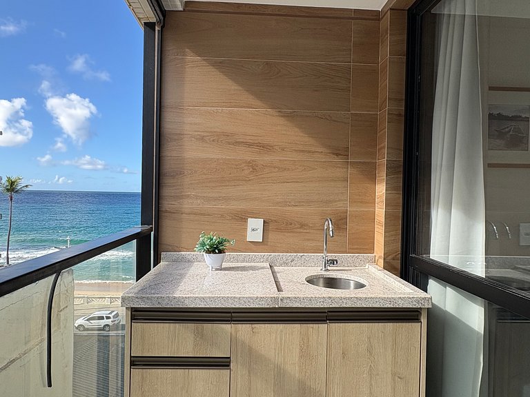 Farol da Barra em frente á praia