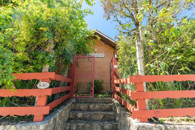 Chalezinho de montanha no centrinho de Monte Verde