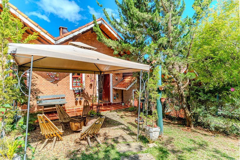 Chalezinho de montanha no centrinho de Monte Verde