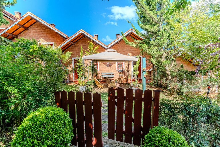 Chalezinho de montanha no centrinho de Monte Verde