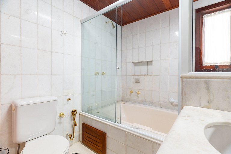 Apto no Capivari com 03 suites-Campos do Jordão/SP