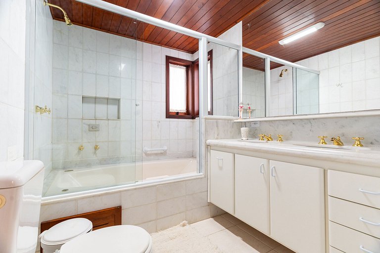 Apto no Capivari com 03 suites-Campos do Jordão/SP