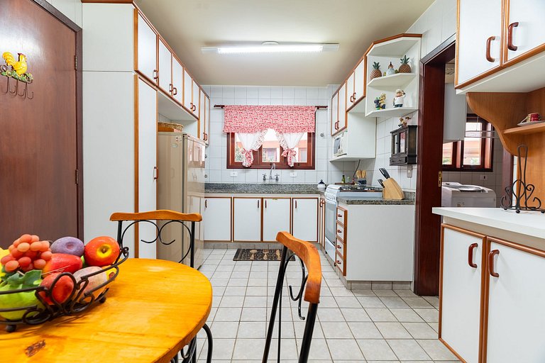 Apto no Capivari com 03 suites-Campos do Jordão/SP